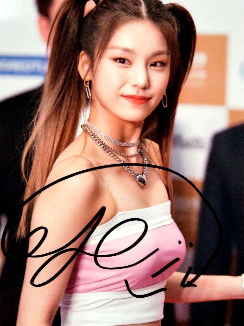 イェジ直筆サイン入り2Lサイズ写真…YEJI…イッチ(ITZY) アイドル
