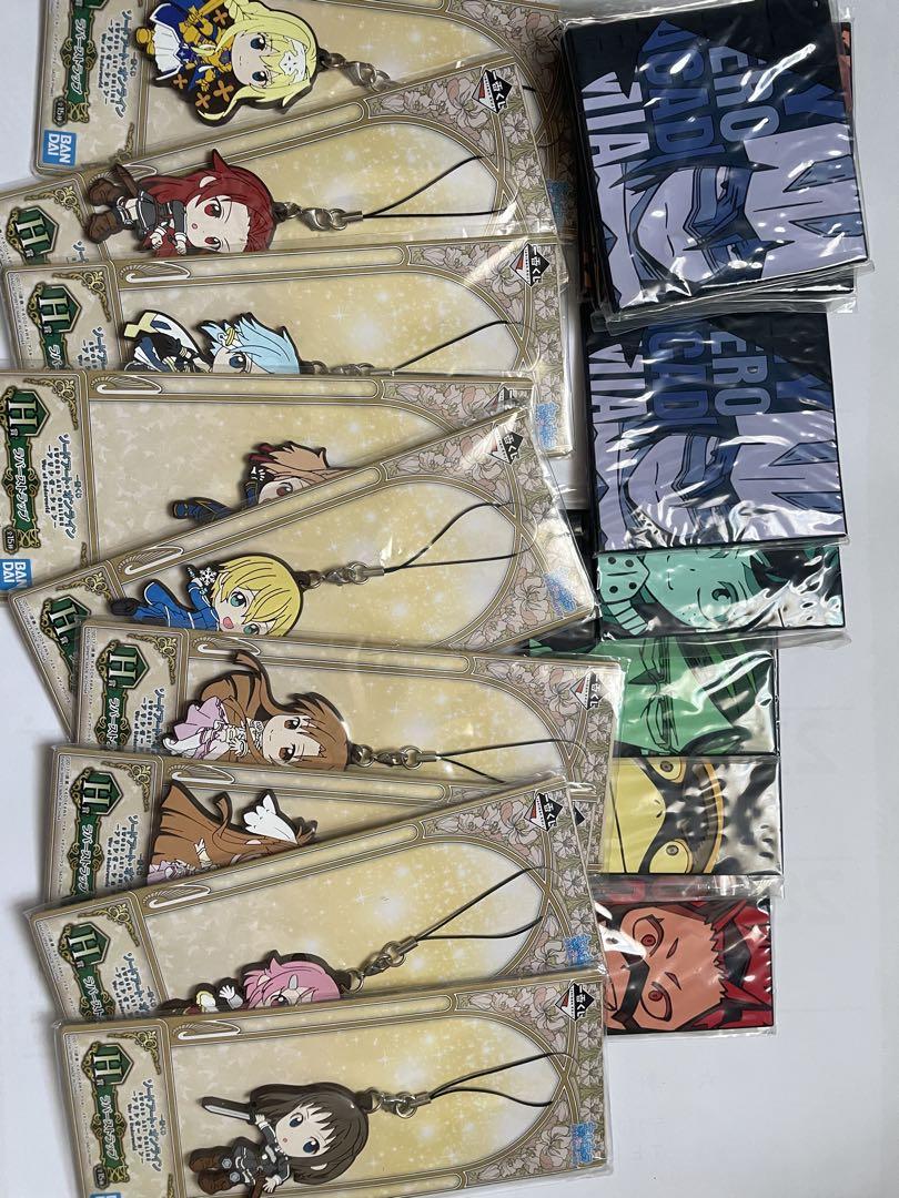 ノンジャンル アニメグッズ　大量　まとめ売り　500点前後 激安 缶バッジ など