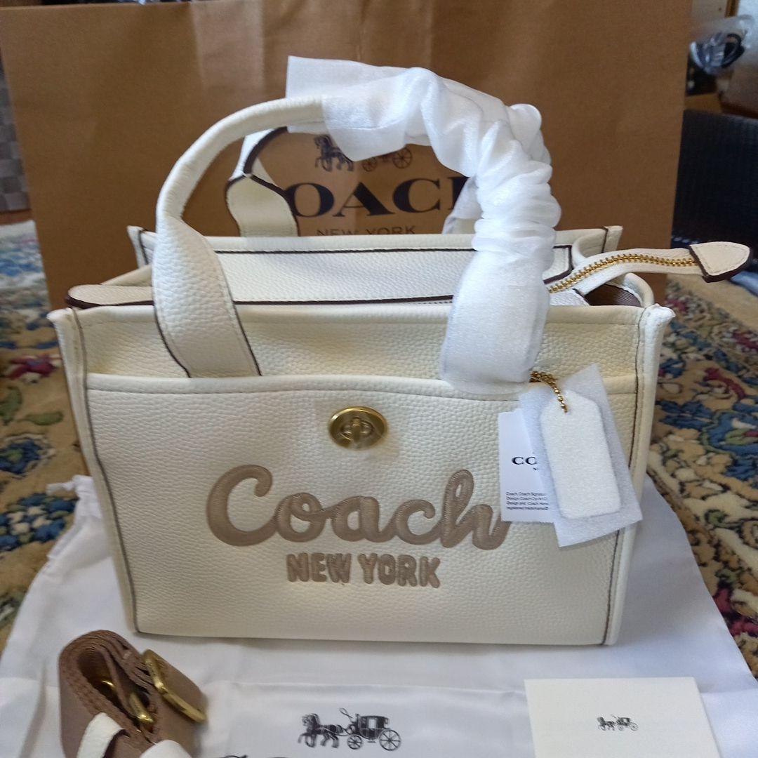 COACH ホワイトレザートートバッグ　ほぼ新品 コーチ ホワイトレザー トートバッグ - メルカリ
