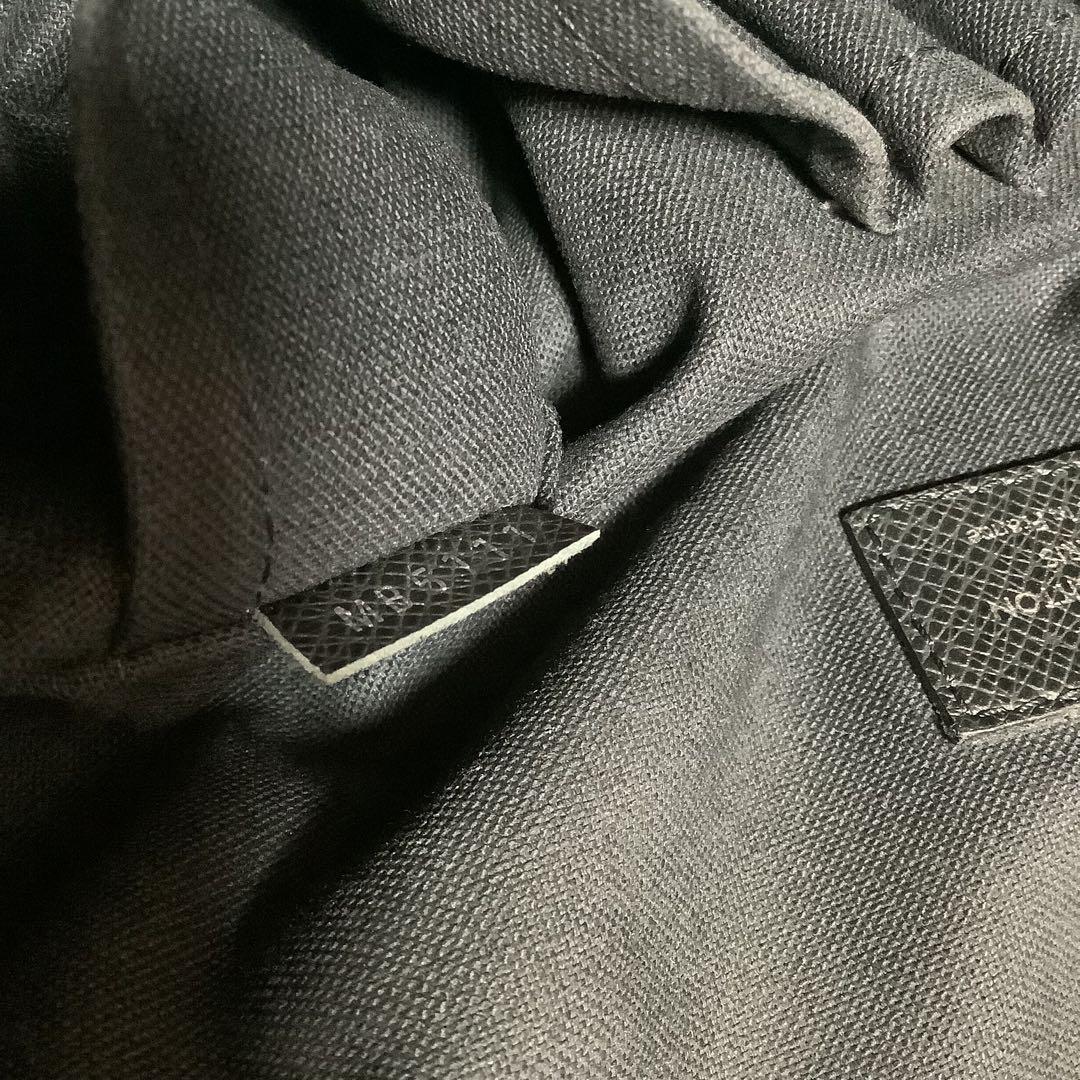 LOUIS VUITTON ショルダーバッグ サシャ レザー ブラック タイガ