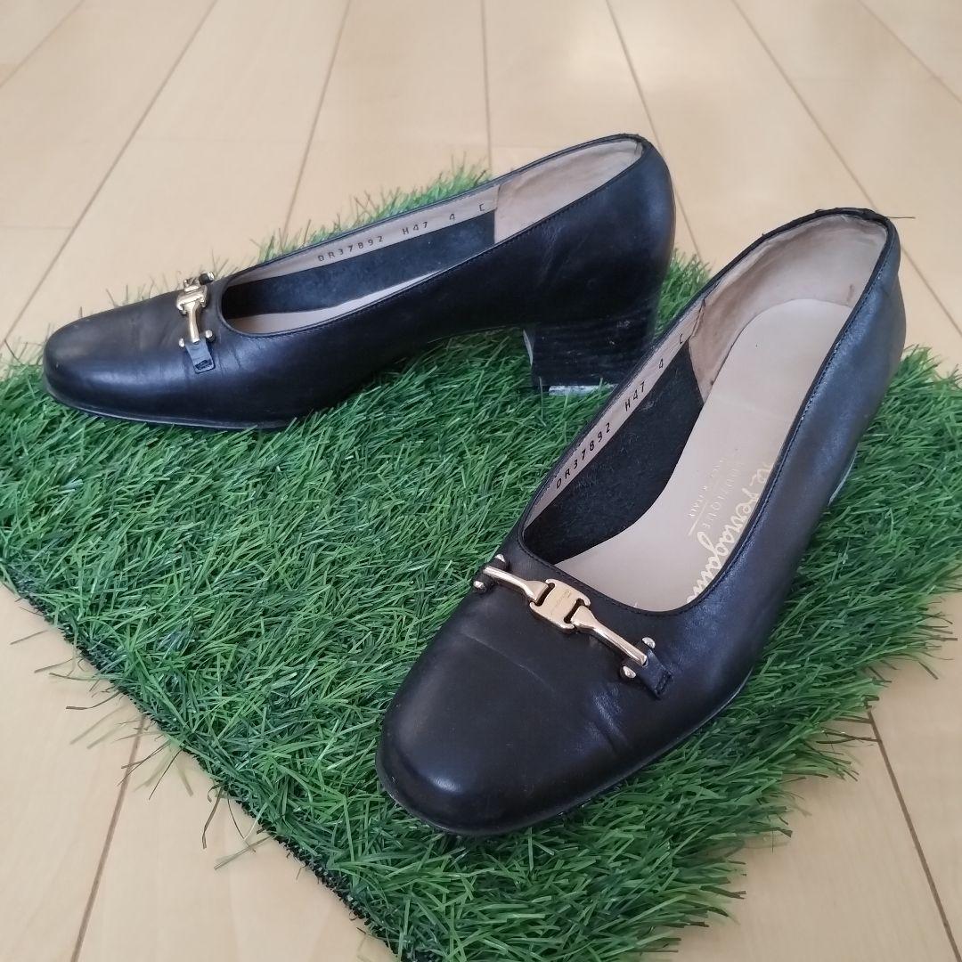 Salvatore Ferragamo】ブラックレザーパンプス ゴールド金具付