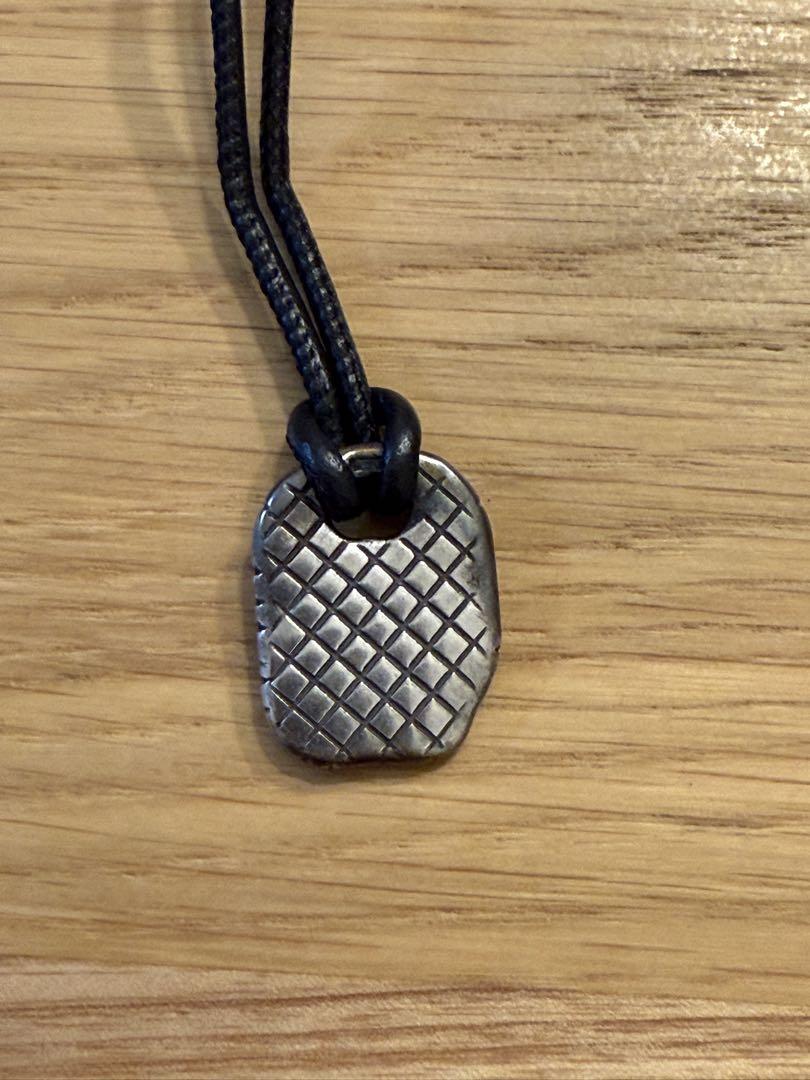 ［25ss新作］BOTTEGA VENETA フロッグペンダント ネックレス BOTTEGA VENETA ほぼ新品 ボッテガ ヴェネタ イントレチャート