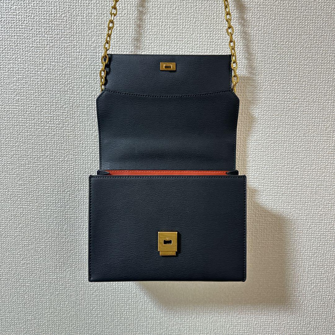 CHARLES & KEITH◆フロントフラップ クロスボディバッグ◆送料込 CHARLES & KEITH◇フロントフラップ クロスボディバッグ◇送料込