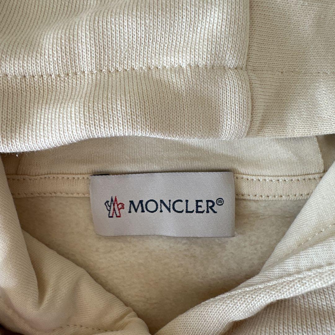 みんなが待ってた！＼再入荷待ち／人気ランキング MONCLER フード付きパーカー メルカリ - クリーム色 トップス