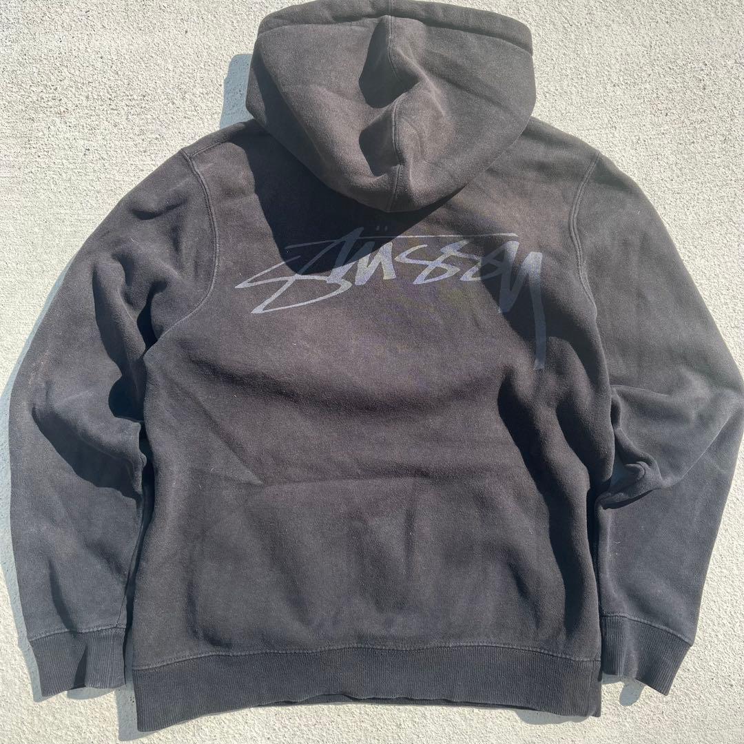 stussy ステューシー　バックプリント　ロゴ　フーディ　パーカー黒　ブラック