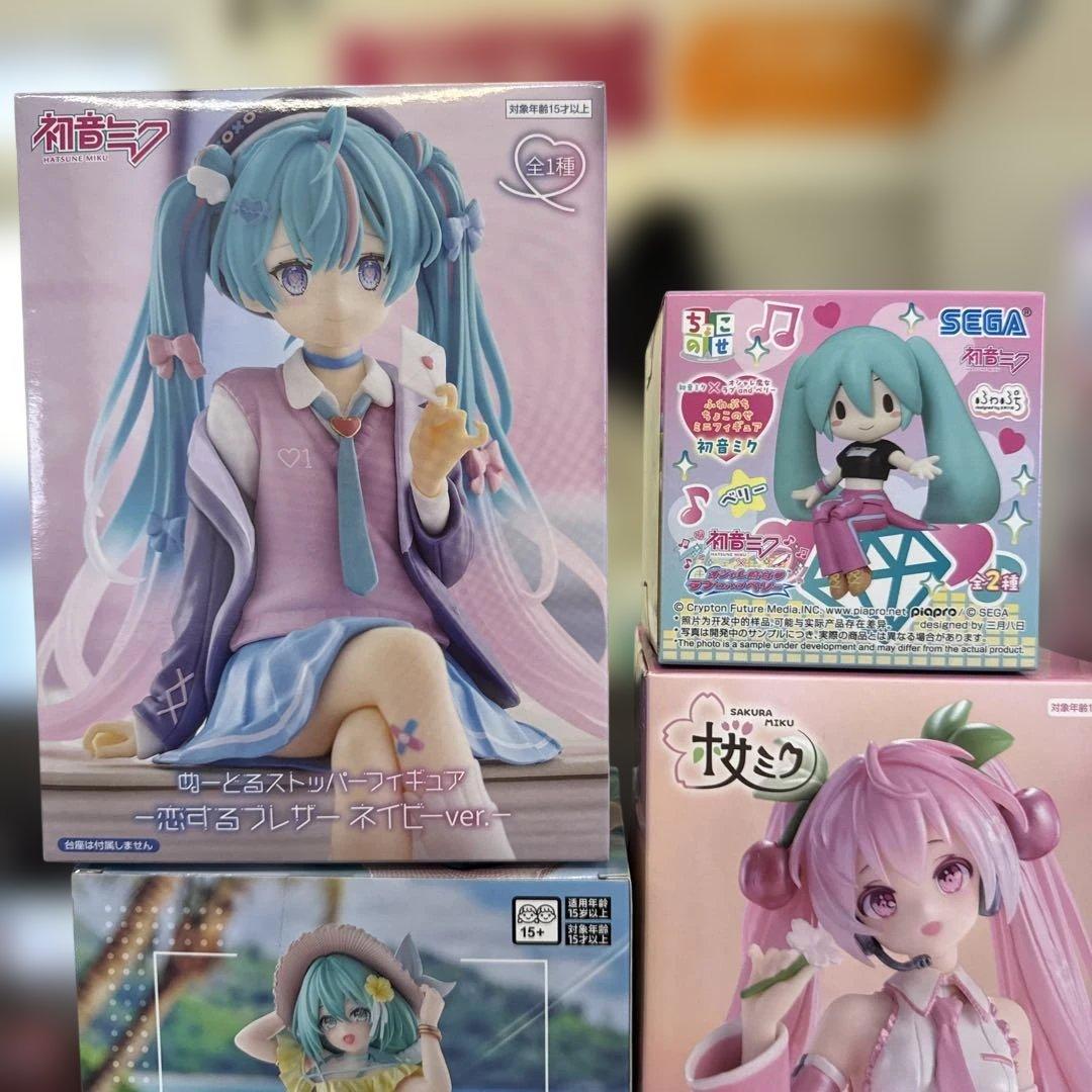 初音ミク　フィギュア32個まとめ売り　巡音ルカ 初音ミク フィギュア32個まとめ売り 巡音ルカ