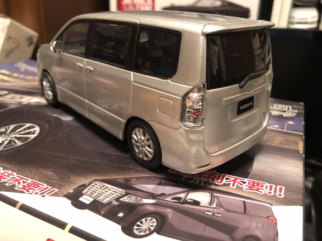 トヨタ 1/24 ヴォクシー ZS