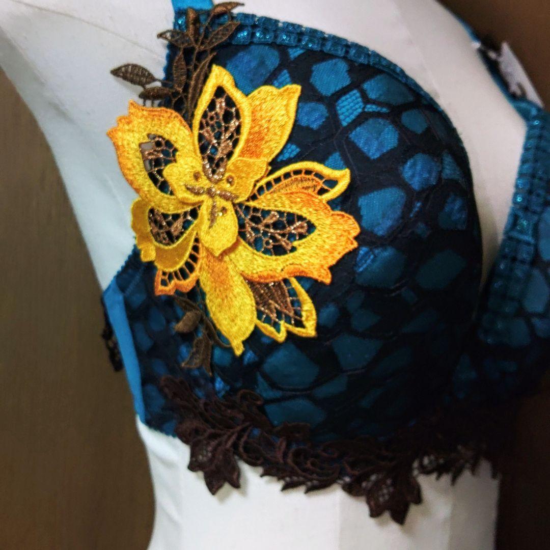 花の刺繍付きブラジャーショーツセット