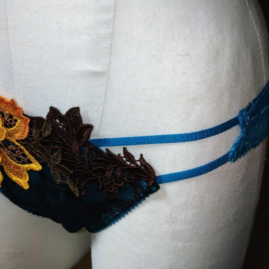 花の刺繍付きブラジャーショーツセット
