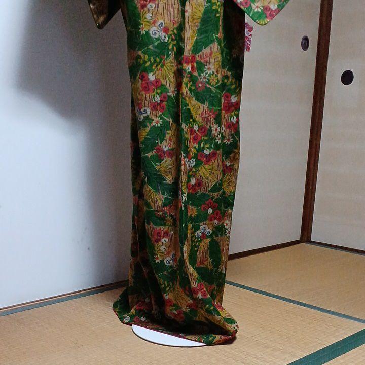 NEWお得 新品未使用エキゾチックそれでいてどなたにも似合う袷の着物深い緑に赤着物屋ようこ YNyEg-m76140465348 数量限定