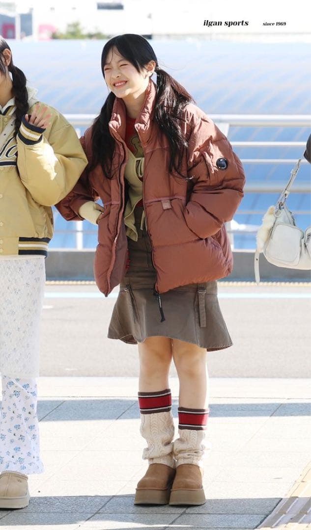 UGG クラシック セーター レター トール ブーツ NewJeans ハニ UGG クラシック セーター レター トール ブーツ NewJeans ハニ