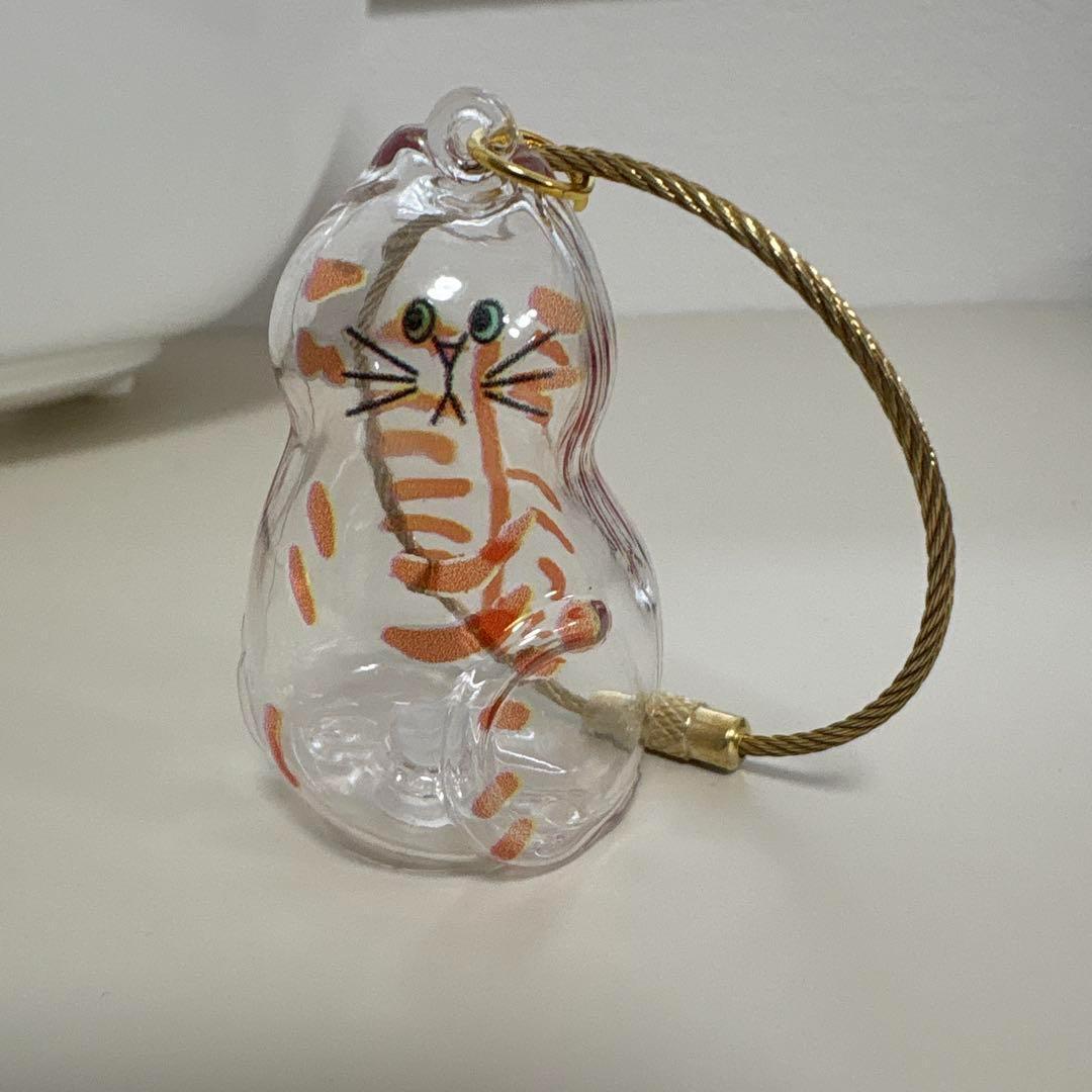 新品未使用】茶トラ 猫 毛玉入れ キーホルダー - メルカリ