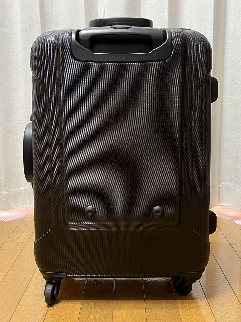 ★未使用品★モノクロコラージュデザインのキャリーケース