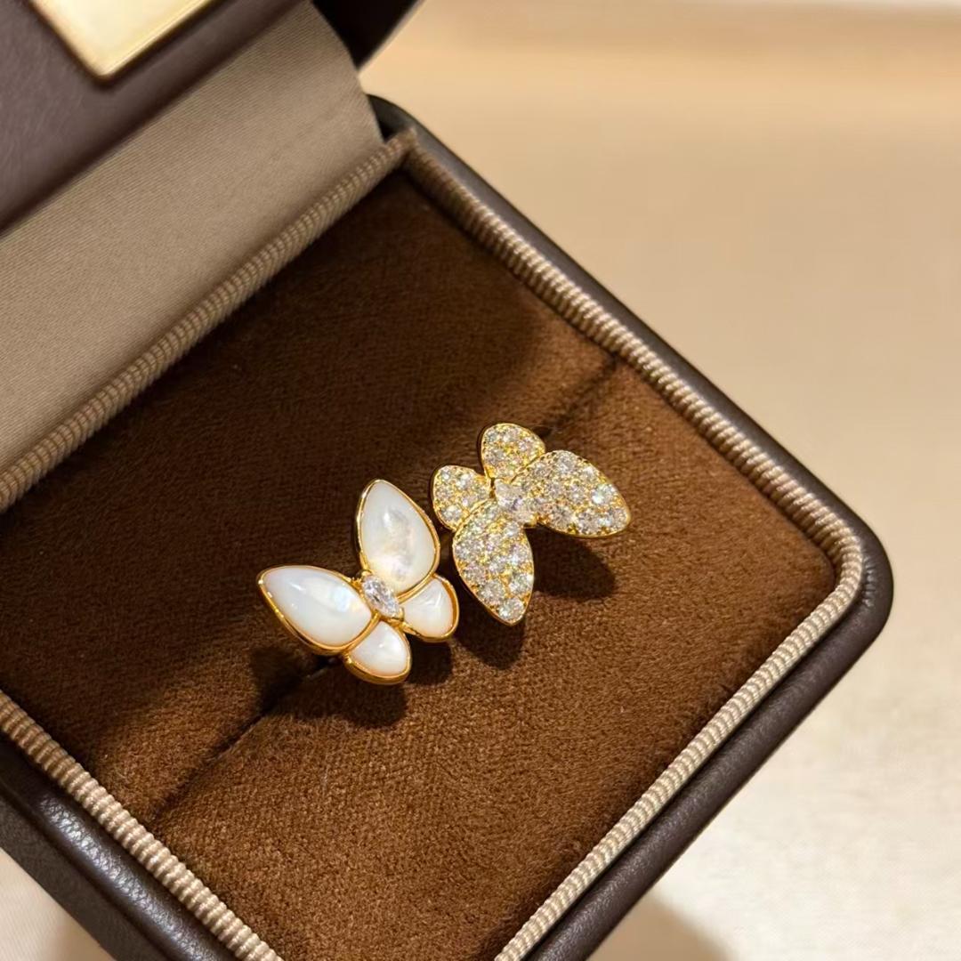 バタフライデザイン ピアス(両耳用)