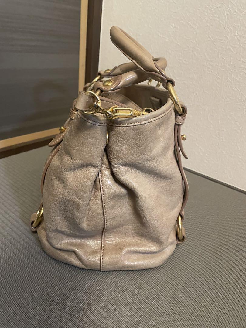 miu miu ベージュ レザー ハンドバッグ