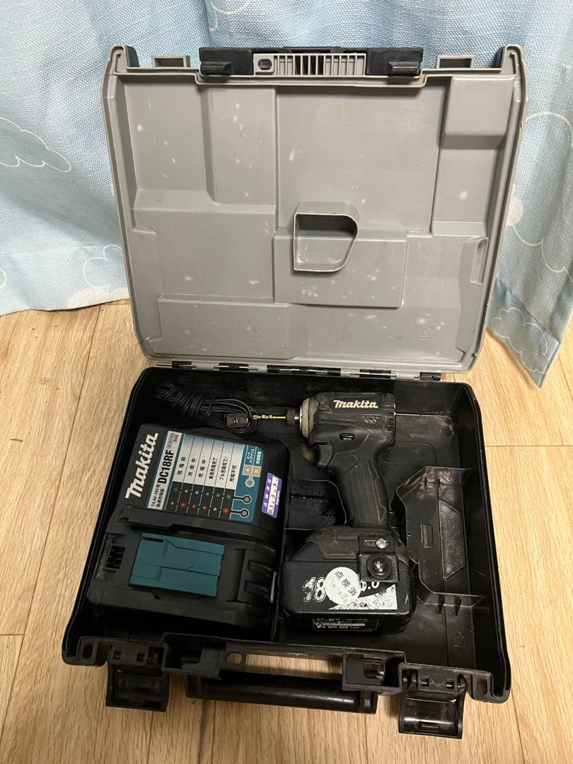 Makita TD171D インパクトドライバー 充電器・バッテリー付き