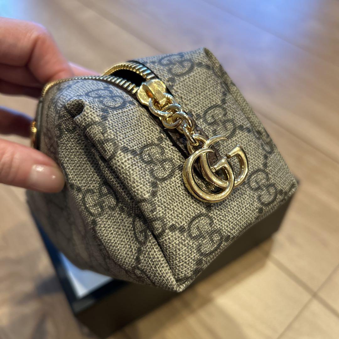 GUCCI グレー キャンバスポーチ - メルカリ GUCCI グレー キャンバスポーチ - メルカリ