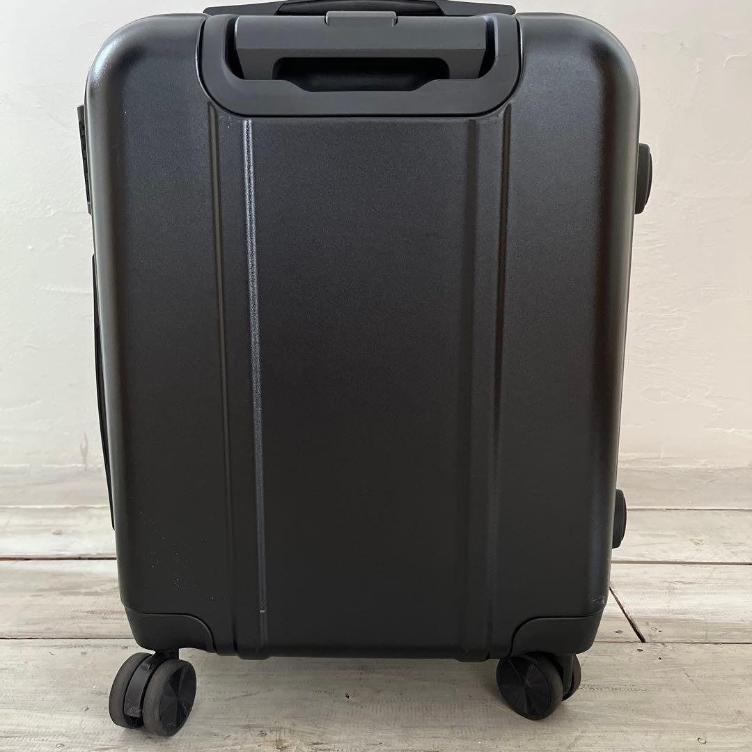 FAV TSAロック付き黒スーツケース