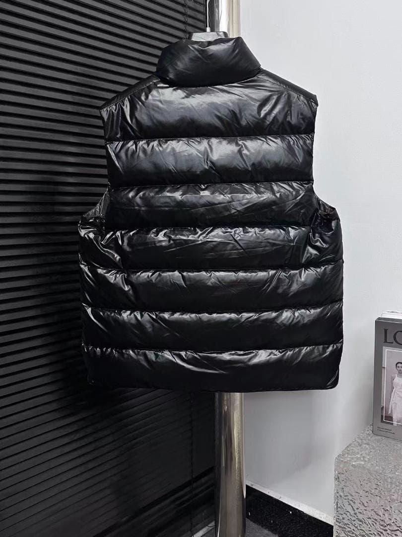 monclerモンクレール 黒 ダウンベストM monclerモンクレール 黒 ダウンベストM
