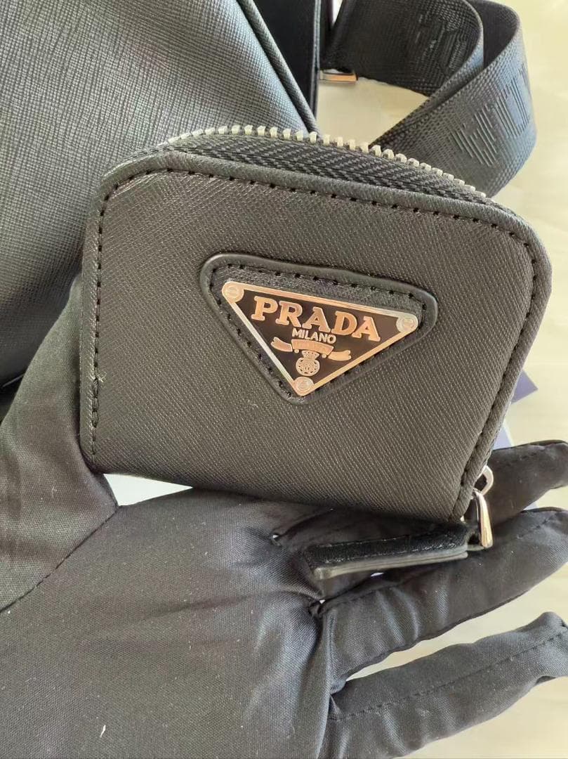 PRADA ブラック ショルダーバッグ