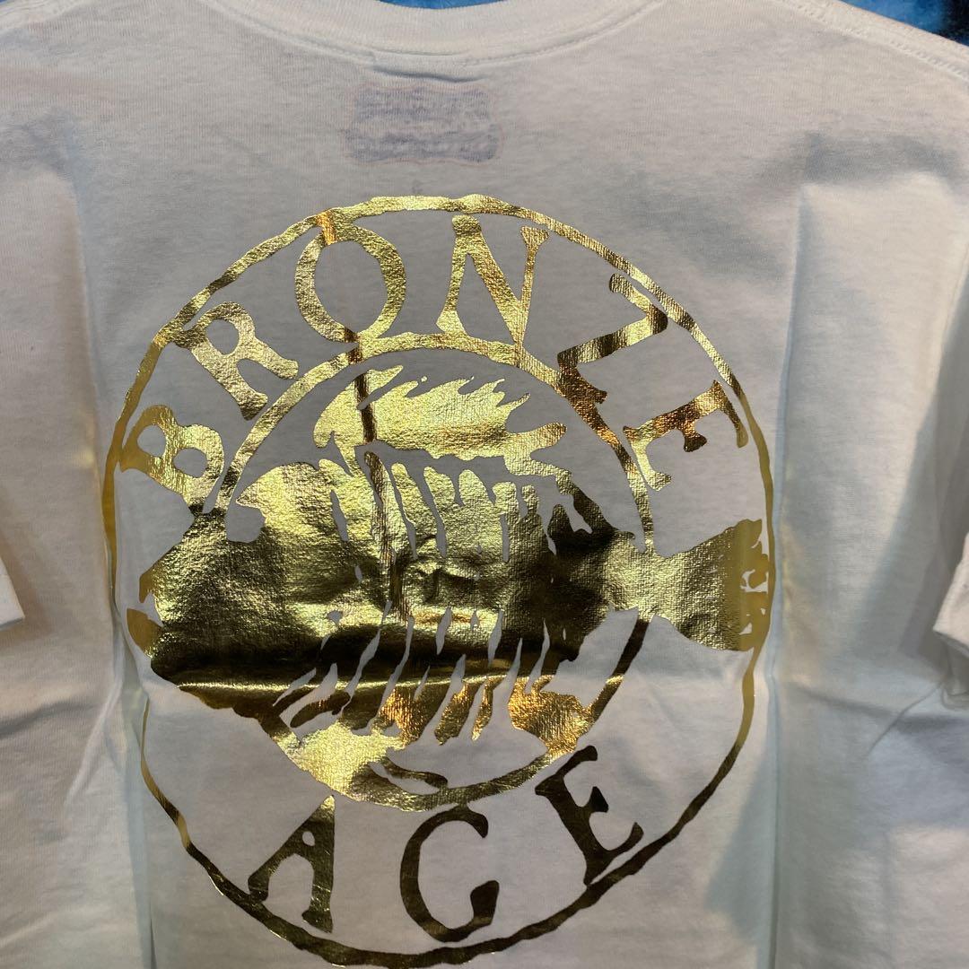 bronze age ホワイト ゴールドロゴ Tシャツ