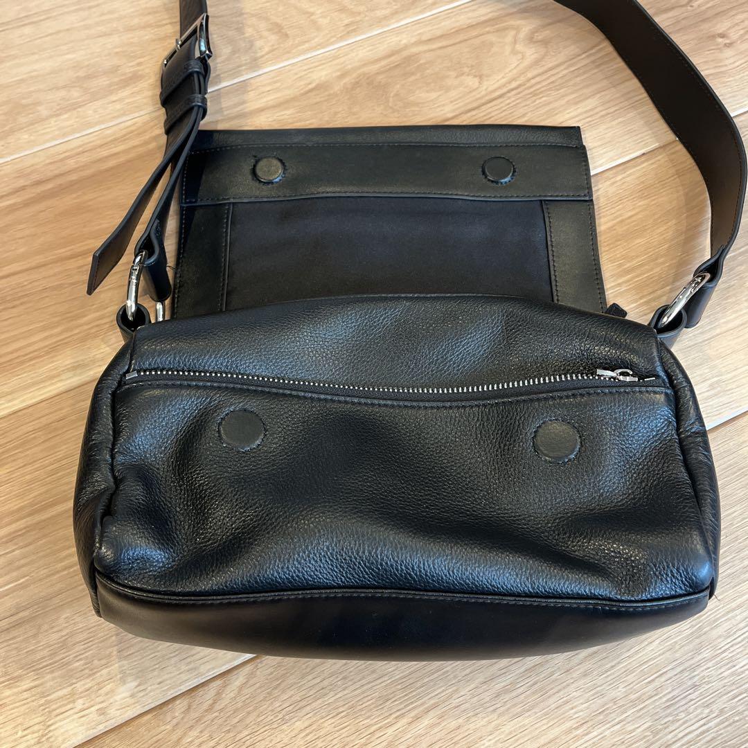 【美品】ビアズリー　大人気レザーボディバッグ