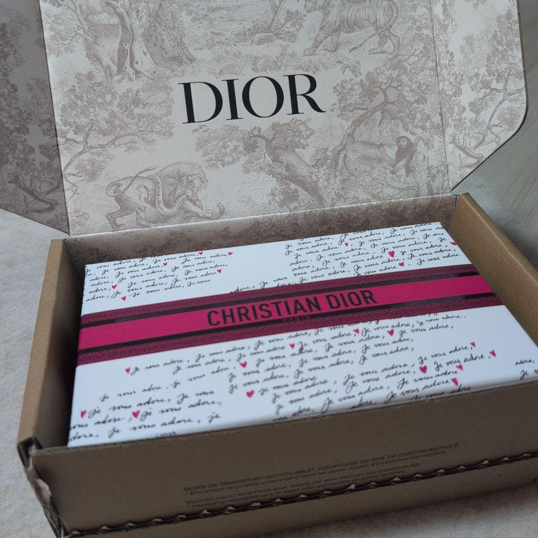 DIOR ギフトボックス 2026 - メルカリ
