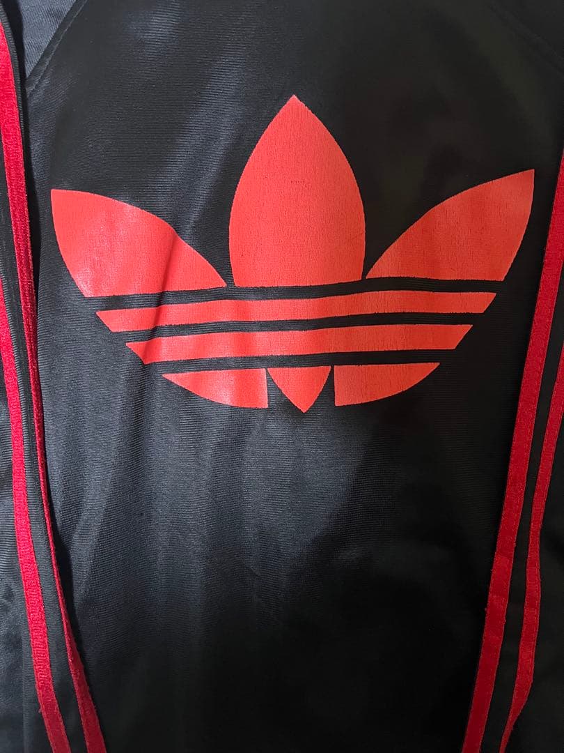 adidas vintageジャージ赤黒 雰囲気抜群⭐︎RUN DMCカラー希少 adidas vintageジャージ赤黒 雰囲気抜群⭐︎RUN DMCカラー希少