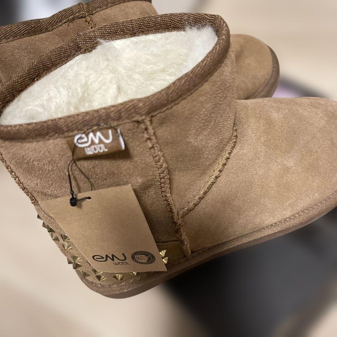 EMU ブラウン スタッズ付きムートンブーツ