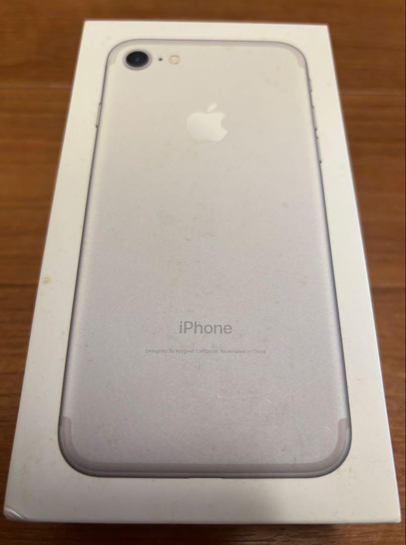 Apple iPhone 7 シルバー 本体
