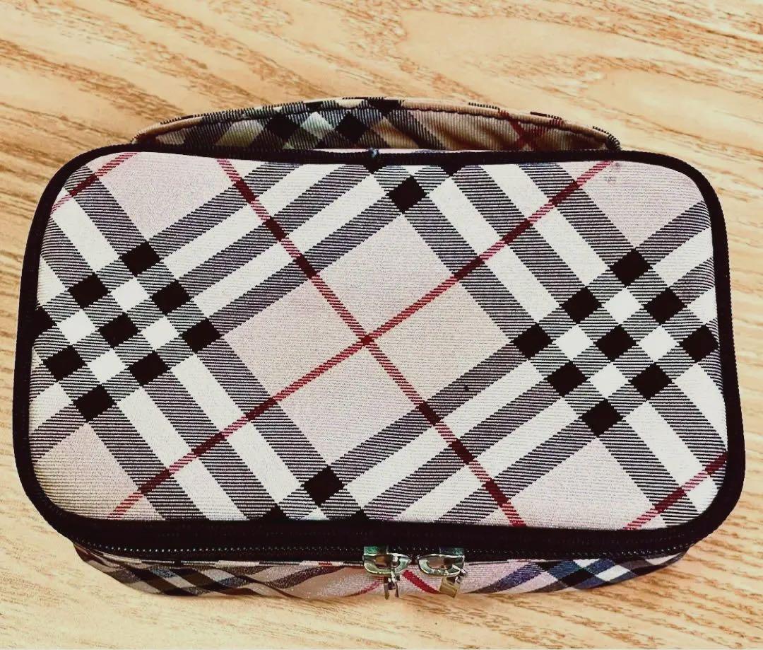 未使用品 バーバリーブルーレーベル ノバチェック化粧ポーチ BURBERRY - BURBERRY(バーバリー) ポーチ ブルー チェック 青