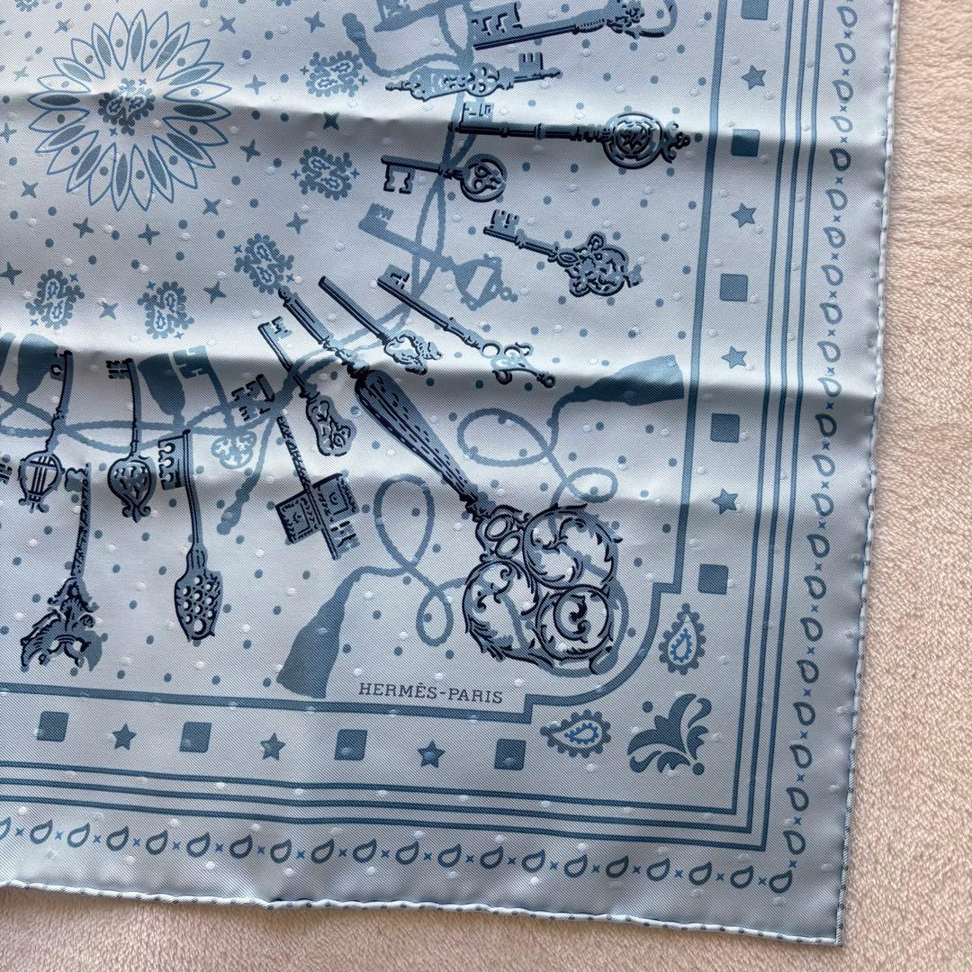 【未使用保管品✨】HERMES シルク バンダナ プリュムティ レ・クレ 【未使用保管品✨】HERMES シルク バンダナ プリュムティ レ・クレ