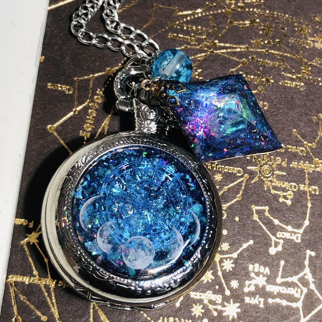 蓄光懐中時計、月の涙を集めて。月の満ち欠け(宇宙フローライト付き)★ 蓄光懐中時計、月の涙を集めて。月の満ち欠け(宇宙フローライト