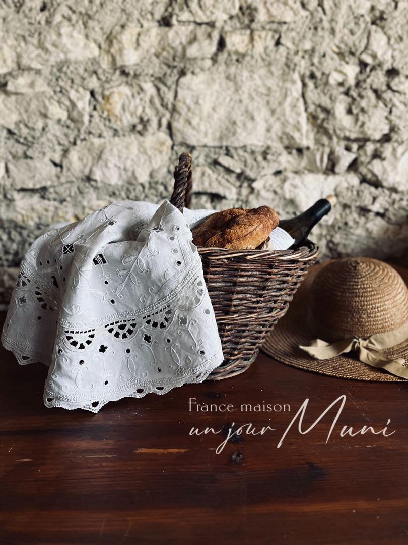 ◆フランスアンティーク｜シックな手刺繍の大判円形ドイリー
