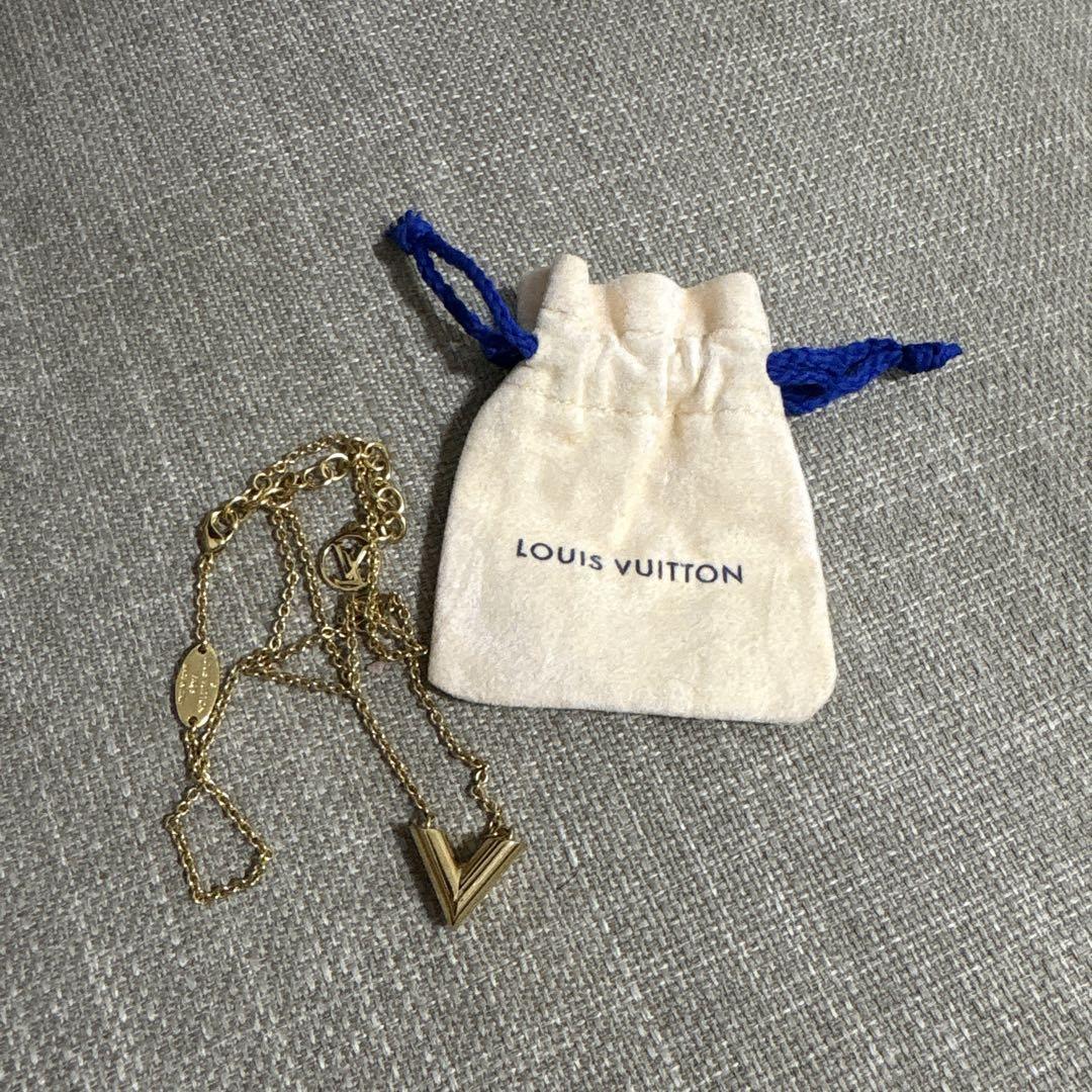 LOUIS VUITTON V字型ネックレス