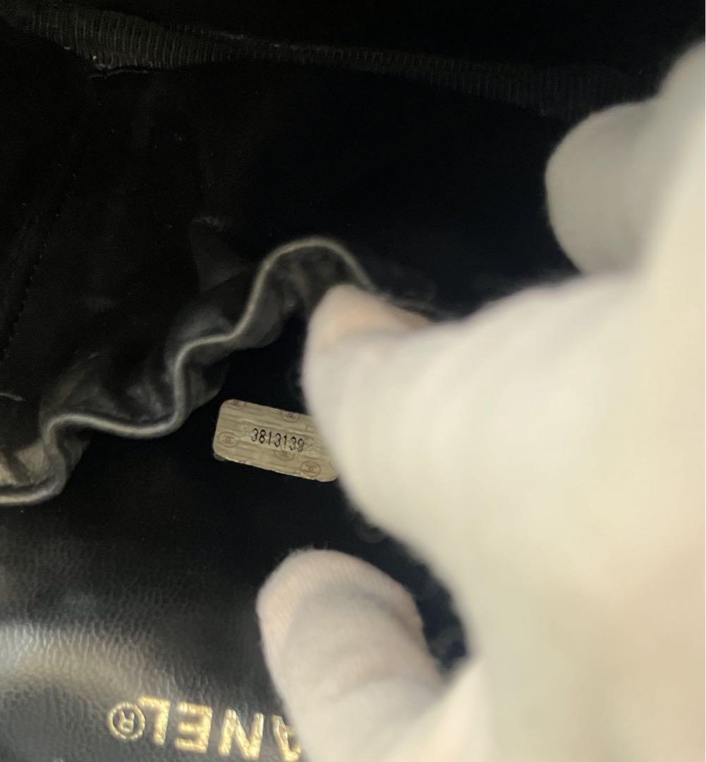 CHANEL  シャネル　バニティバッグ キャビアスキン