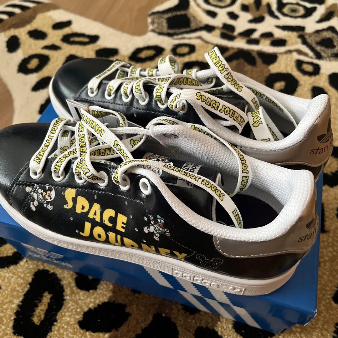 adidas Disneyスニーカー