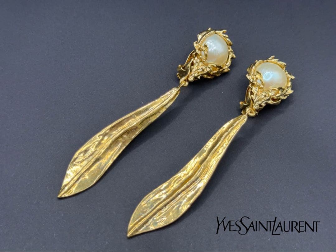 YSL イブサンローラン ドロップスイング フェイクパール イヤリングYves Saint Laurent