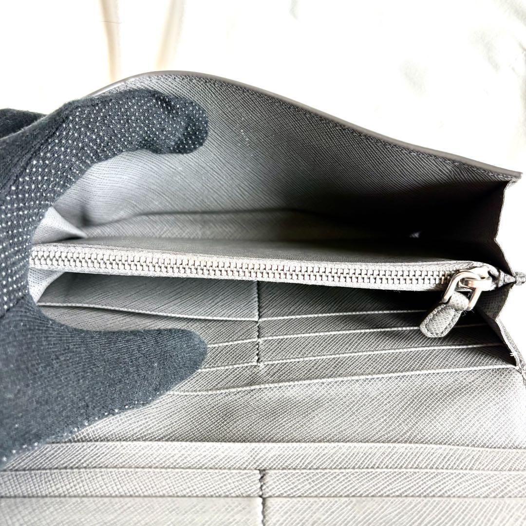 PRADA グレー 長財布 サフィアーノレザー