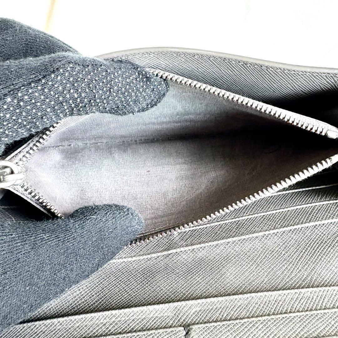 PRADA グレー 長財布 サフィアーノレザー