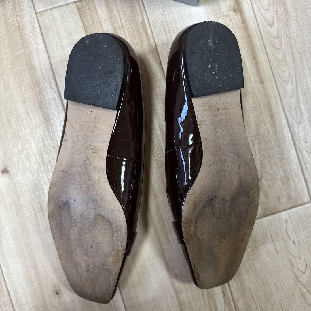 エナメルローファー　ブラウン