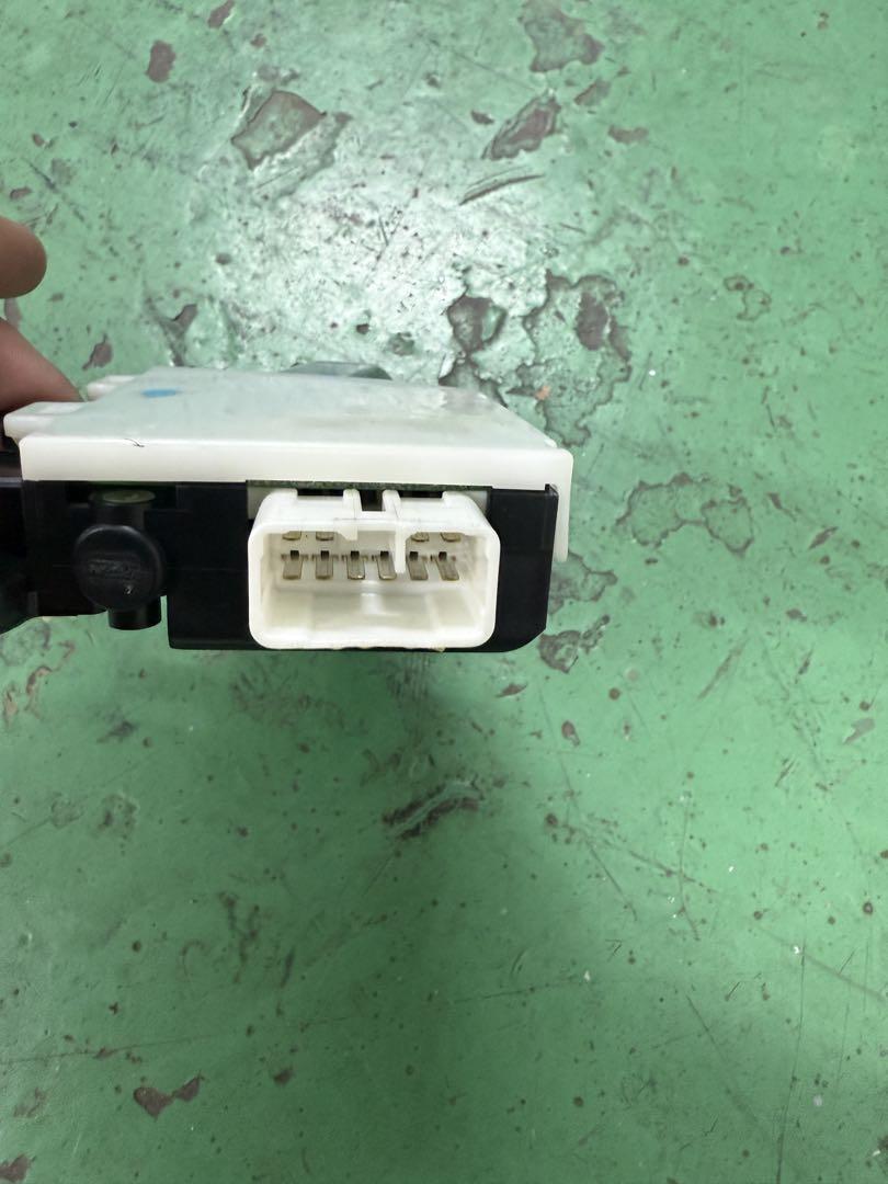 200系クラウン DBA-GRS200 サンルーフ　モーター