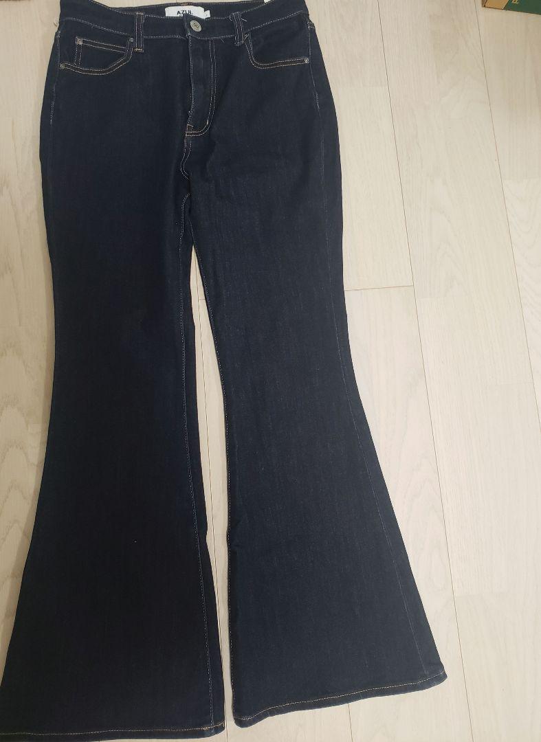 フレアパンツ
