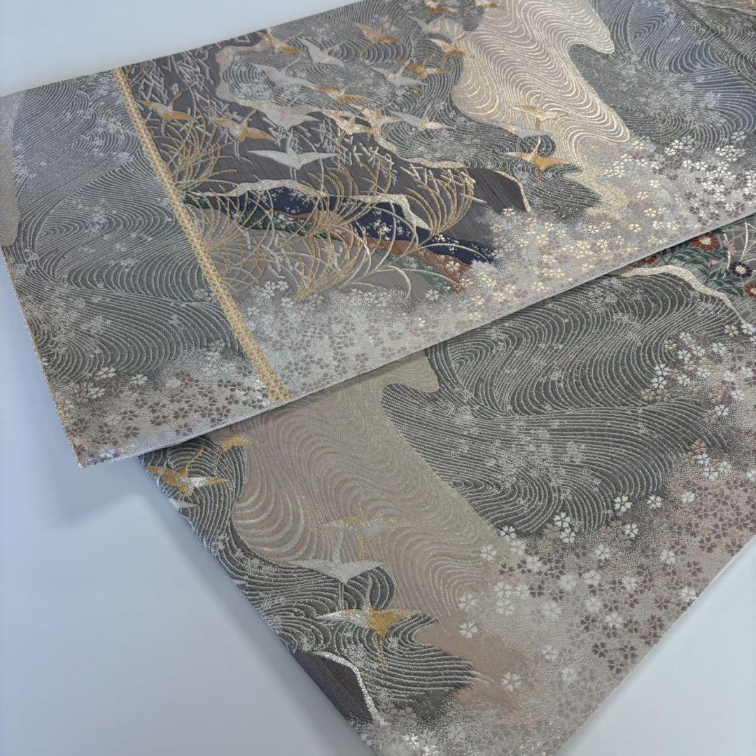 登場! 袋帯 正絹 六通 素敵なデザイン 羽ばたく鳥 桜波道長文 九百錦 着物・浴衣