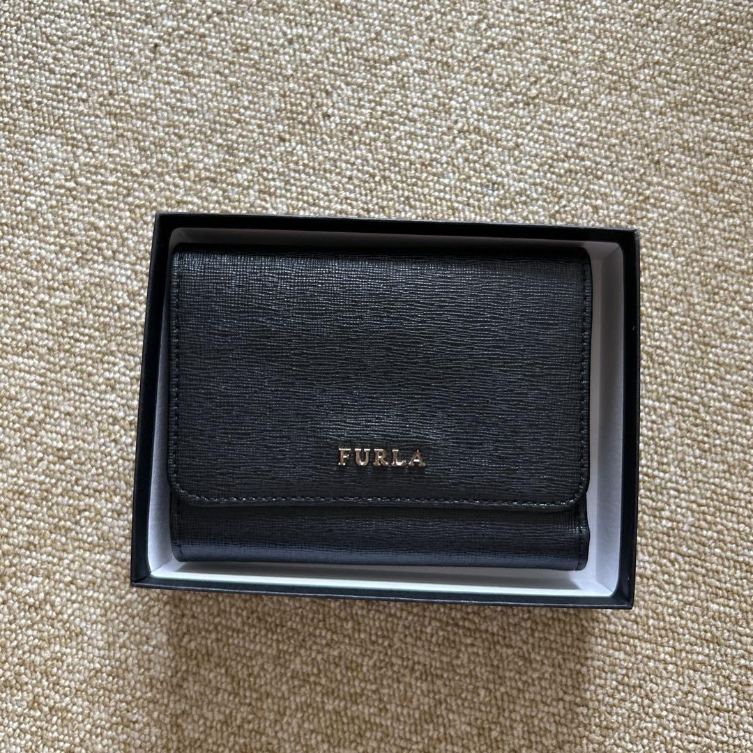 FURLA ブラック 三つ折り財布 - メルカリ