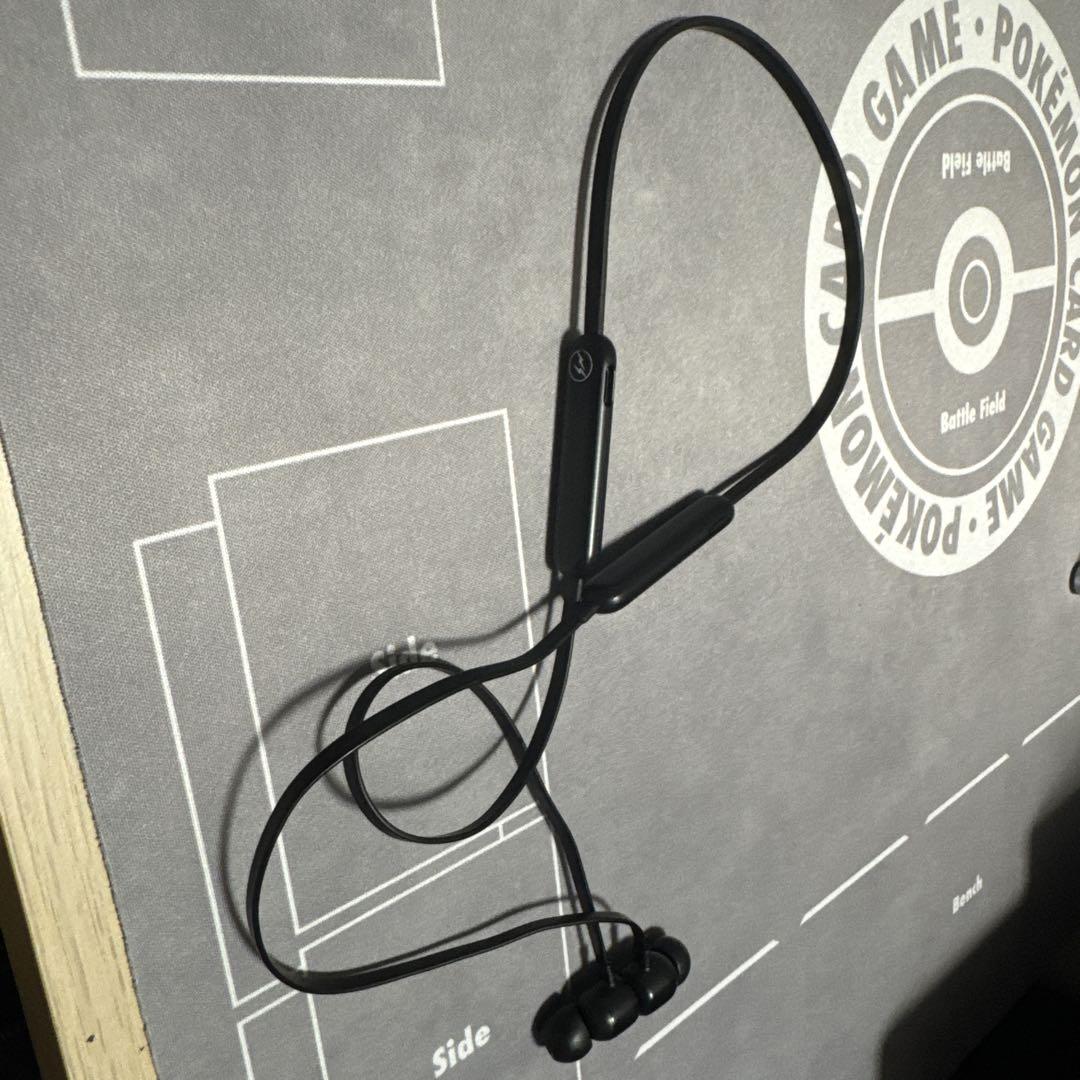 BEATS FLEX FRGMT ブラック ワイヤレスイヤホン 中古品 Beats flex ワイヤレスイヤホン FRGMT ブラック - メルカリ