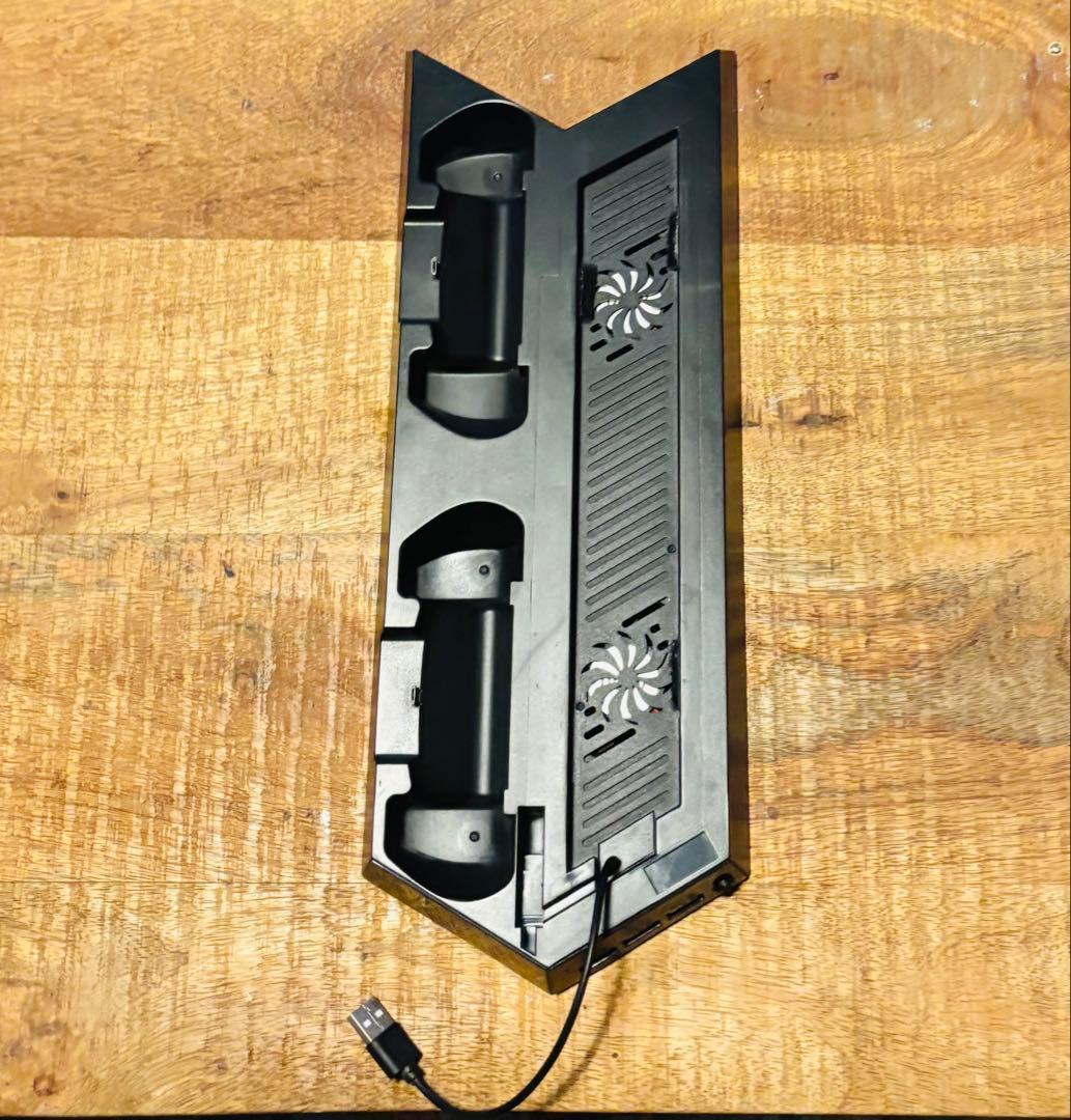 PS4 本体 1TB コントローラー&ソフト1本&スタンド付 PS4 本体 1TB コントローラー&ソフト1本&スタンド付