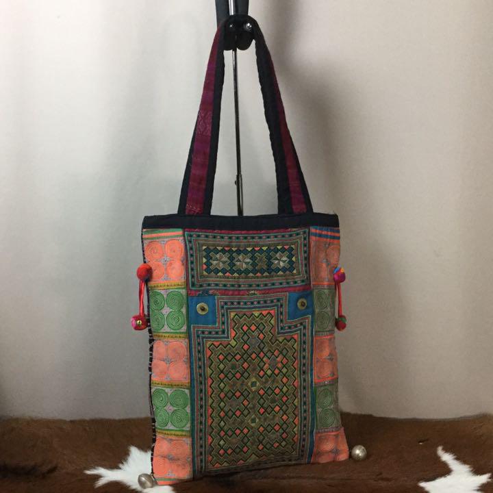 ★新品★モン族★古布刺繍装飾付きリメイク大容量トートバッグ★