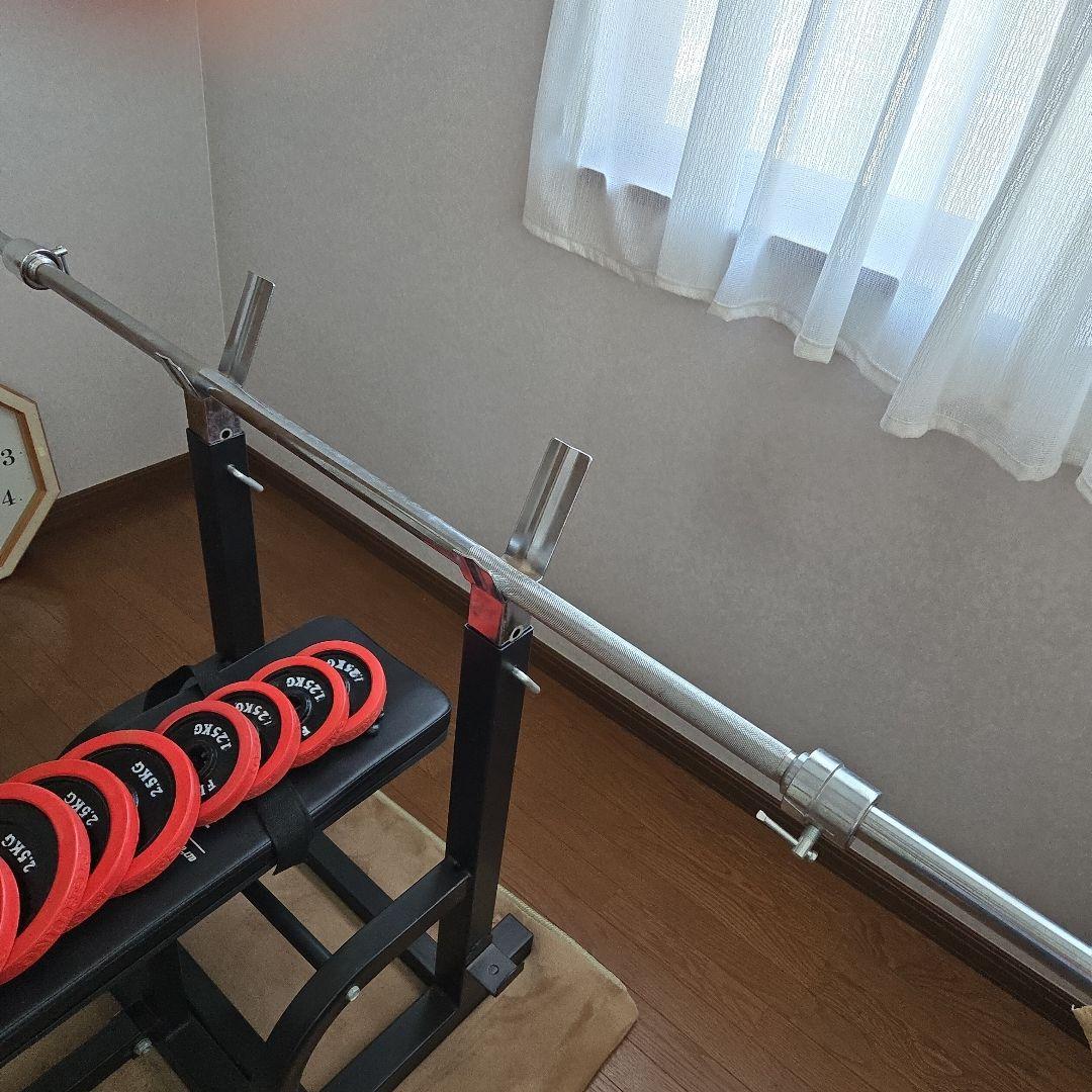 トレーニングベンチとダンベルとバーベルとプレートセット