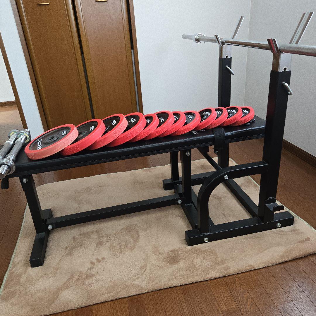 トレーニングベンチとダンベルとバーベルとプレートセット